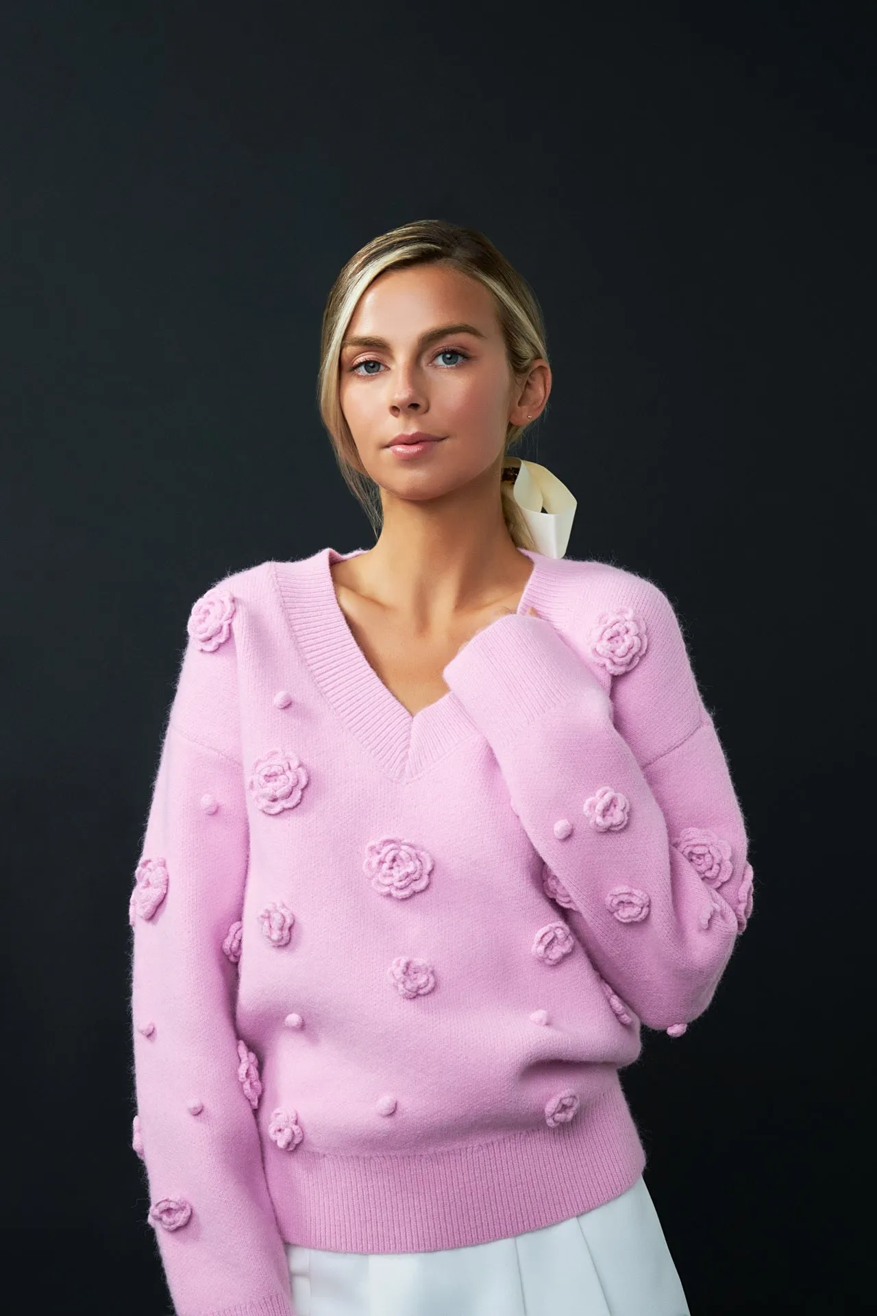 Flower V-neckline Sweater