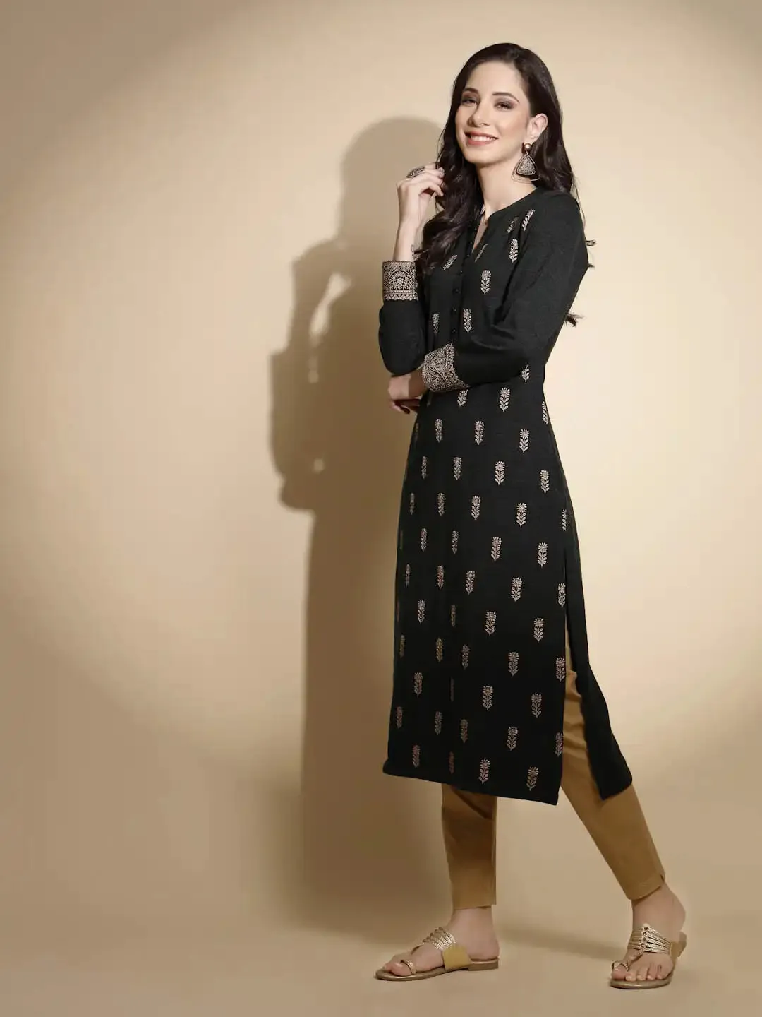 Green Printed Full Sleeves Round With V-Neck Woolen Kurta