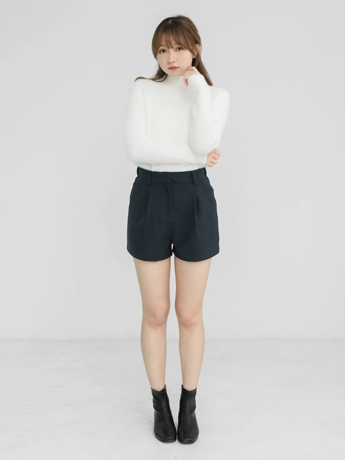 Sydney Winter Pleated Shorts*